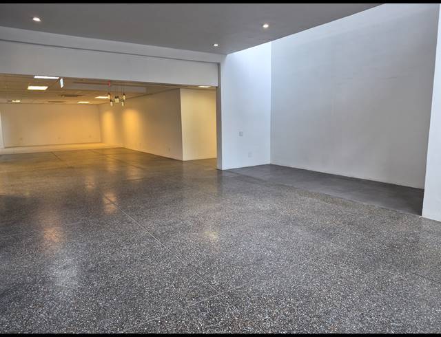 7,296M² OFFICE FOR SALE IN LONGMEADOW